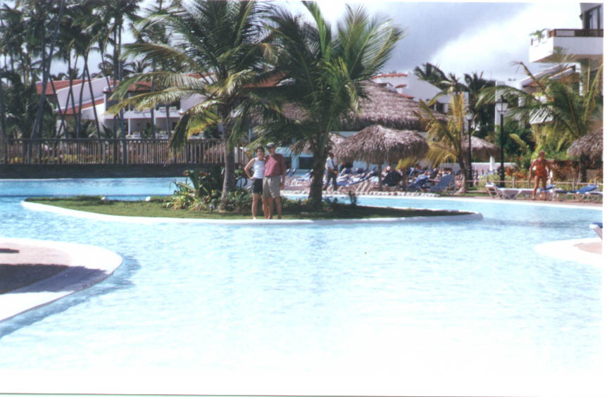 hotelUsInPool